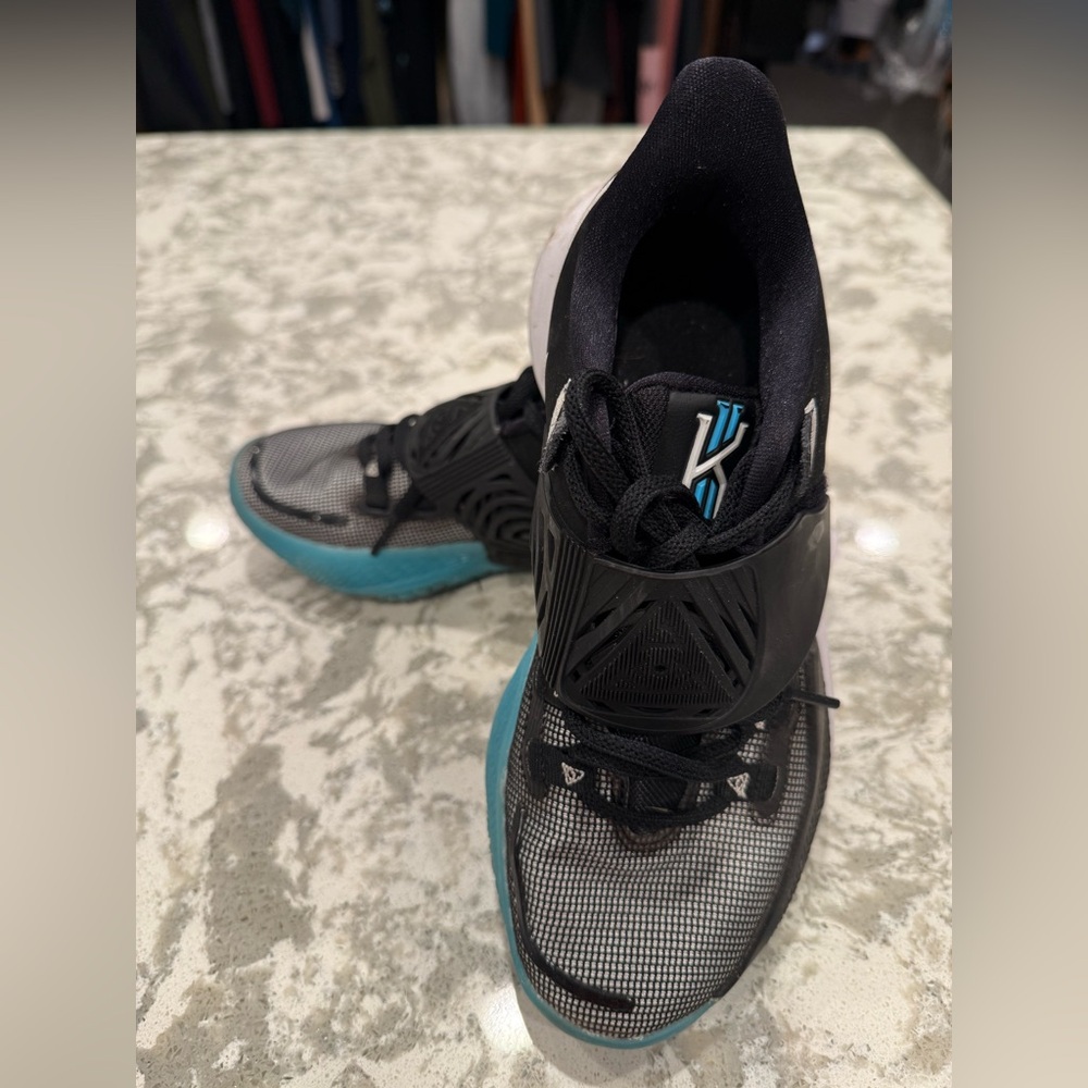 Nike Youth Kyrie Irving Sneakers